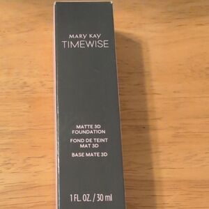 Mary Kay Timewise Matte 3D Foundation Beige 200